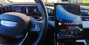 Установка голосового, навигации и приложений на Geely Atlas New в Соль-Илецке